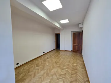 Zdjęcie office do wynajęcia Rruga Abdi Toptani, Tiranë