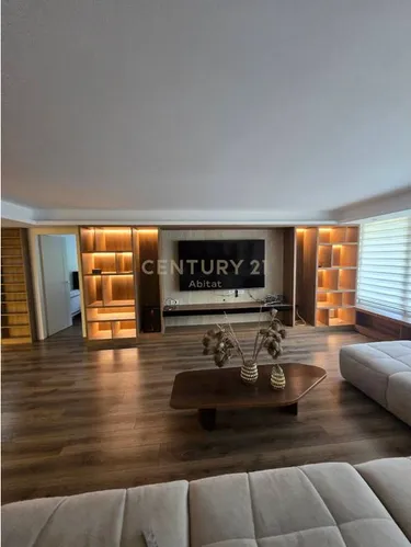 Foto av vila till salu Long Hill Residence, Tiranë