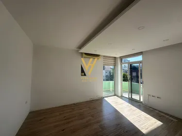 Fotografie commercial k pronájmu Sheshi Wilson, Tiranë