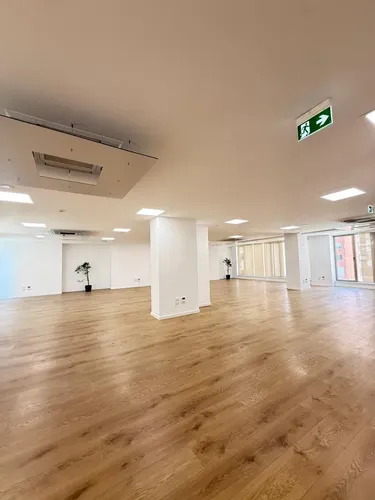 Foto di commercial in affitto Kompleksi Delijorgji, Tiranë