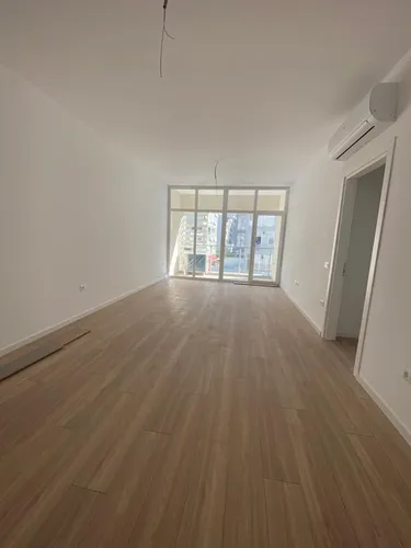 Фото office на продажу Rruga Komuna e Parisit, Tiranë