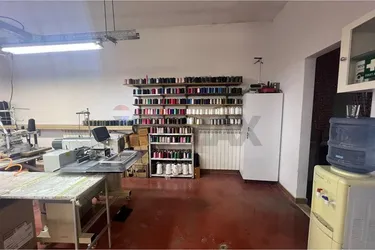 Foto von commercial zum verkauf Prush, Rruga Skender Dede, Tiranë
