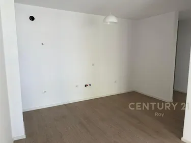 Foto von Wohnung zum verkauf Shkëmbi i Kavajës, Durrës