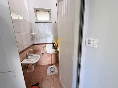 Foto di commercial in affitto Rruga e Burgut, Tiranë