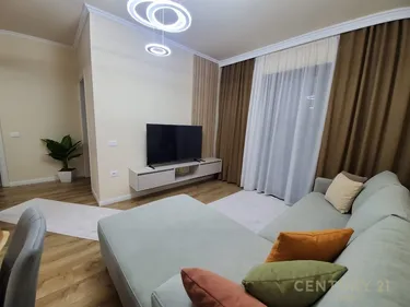 Fotografie Byt k pronájmu Liqeni Artificial, Tiranë