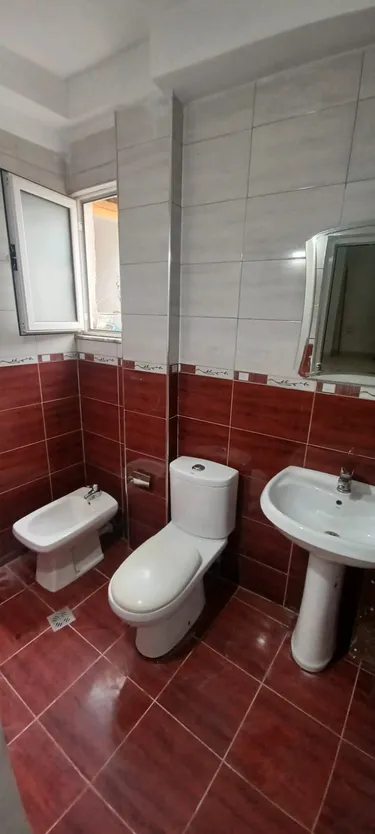 Foto di Appartamento in affitto Xhamllik, Tiranë