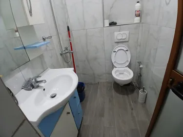 Foto e studio me qera Rruga e Barrikadave, Tiranë