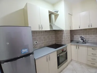 Foto e studio me qera Rruga e Barrikadave, Tiranë