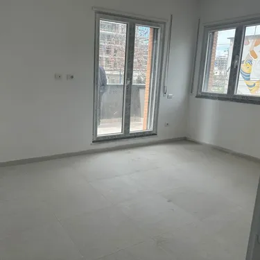 Foto di office in affitto Paskuqan, Tiranë