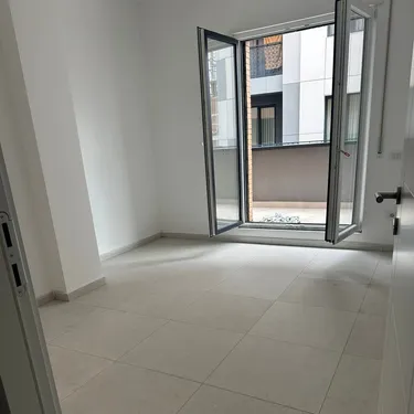 Foto di office in affitto Paskuqan, Tiranë