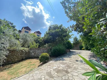 Foto di vila in vendita Pezë, Tiranë