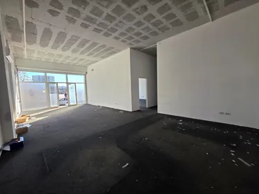Zdjęcie commercial do wynajęcia Stacioni i Trenit, Tiranë