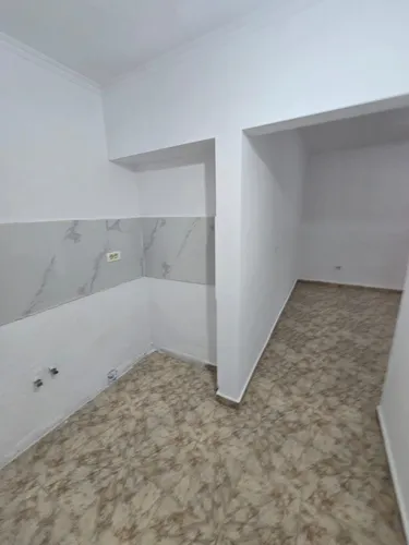 Фото commercial на продажу Rruga e Kavajës, Tiranë