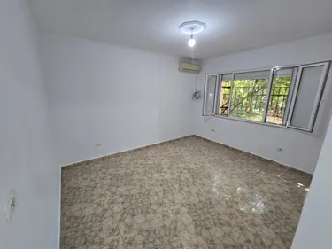 Фото commercial на продажу Rruga e Kavajës, Tiranë