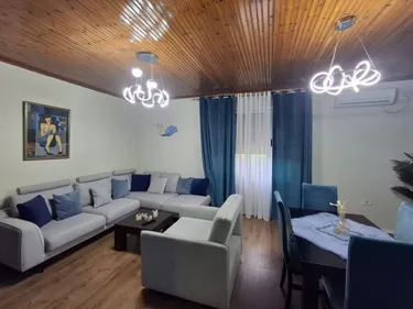 Foto av Lägenhet till uthyrning Rruga Reshit Çollaku, Tiranë
