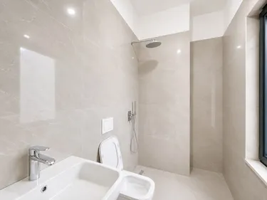 Foto av commercial till uthyrning Qendër, Tiranë
