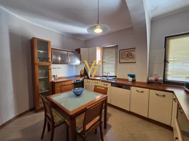 Foto von Wohnung zur miete Komuna e Parisit, Tiranë