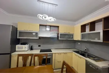 Foto av Lägenhet till uthyrning 21 Dhjetori, Rruga Frederik Shiroka, Tiranë