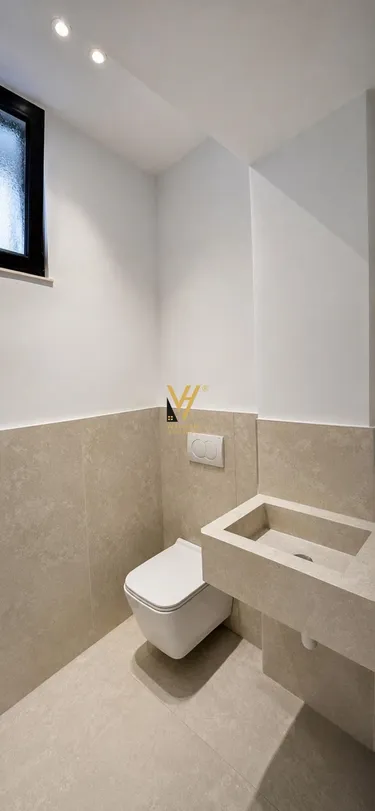 Photo of commercial for sale Pazari i Ri, Tiranë