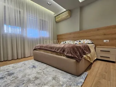 Fotografie Byt k pronájmu Brryli, Tiranë