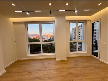 Foto di commercial in affitto Komuna e Parisit, Rruga Robert Shvarc, Tiranë