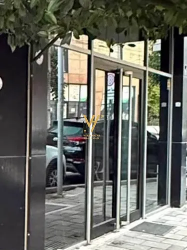Zdjęcie commercial na sprzedaż Rruga e Barrikadave, Tiranë