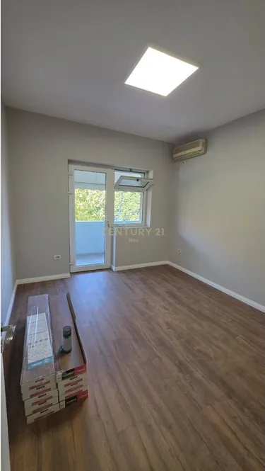 Photo of office for rent Komuna e Parisit, Tiranë