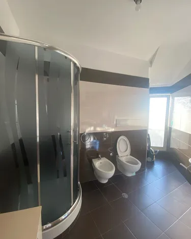 Foto von Wohnung zur miete Liqeni i Thatë, Tiranë