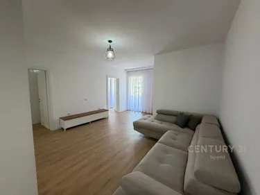 Fotografie Byt k pronájmu Rruga 5 Maji, Tiranë