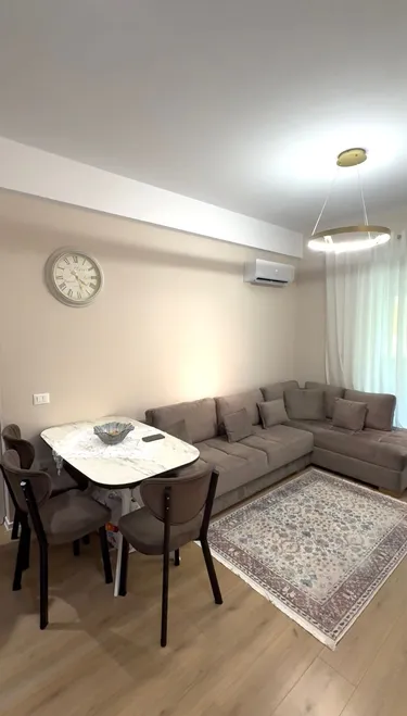 Foto av Lägenhet till salu Rruga Ali Demi, Tiranë