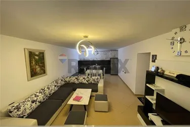 Foto di studio in vendita Rruga Ali Demi, Tiranë