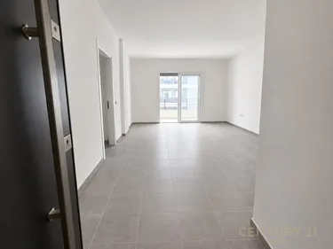 Фото Квартира на продажу Lungomare, Vlorë