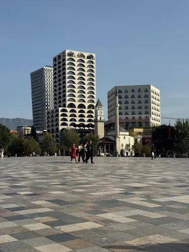 Фото shop на продажу Sheshi Skënderbej, Tiranë