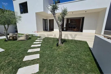 Zdjęcie vila na sprzedaż Paskuqan, Tiranë