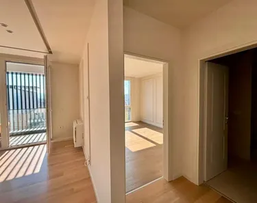 Фото Квартира на продажу Pallati i Barrikadave, Sauk, Tiranë