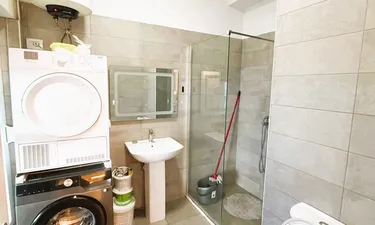Foto di Appartamento in vendita Mangalem, Ali Demi, Rruga Ali Demi, Tiranë