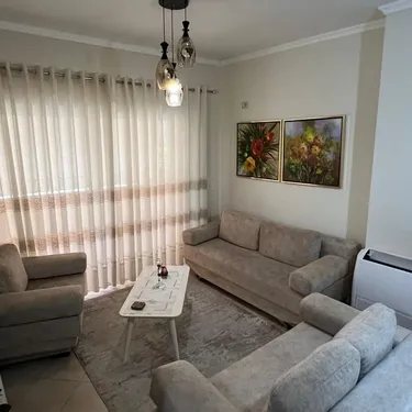 Foto av Lägenhet till uthyrning Rruga Komuna e Parisit, Tiranë