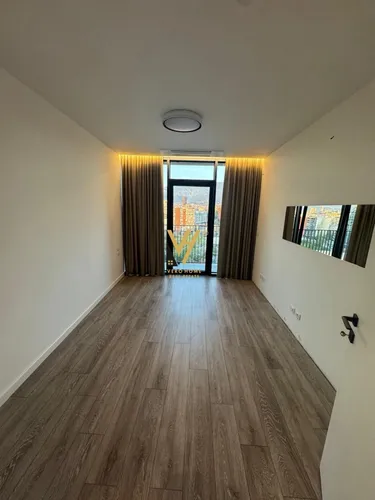 Foto e Zyrë me qera Lake View, Tiranë