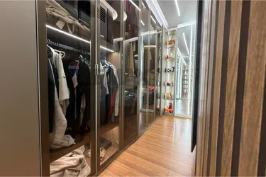 Фото Квартира на продажу Square 21, Tiranë