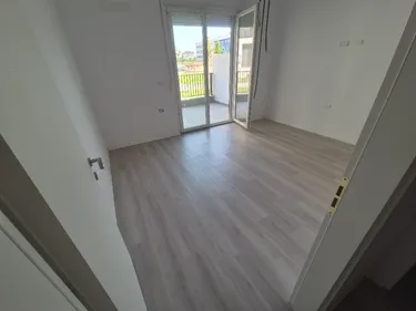 Foto von commercial zur miete Zona Periferike e Aeroportit, Univers City, Tirane